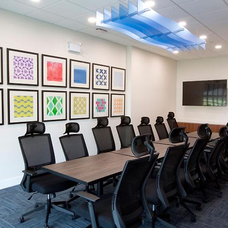 Holiday Inn Express & Suites - Edmonton Sw - Windermere By Ihg Eksteriør bilde